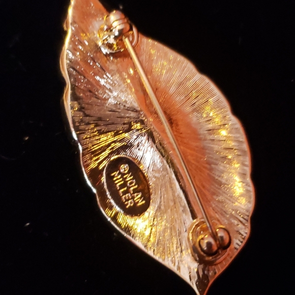 Vintage Nolan Miller Gold Leaf Brooch with Pearl - Picture 3 of 4